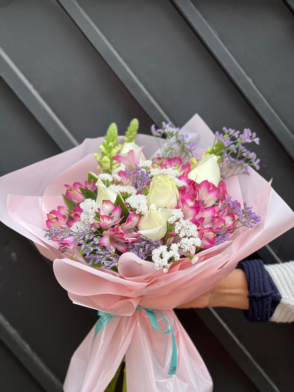 Buquê de Margaridas, Flores do Campo e Rosas Brancas — Poeme Flores, floricultura em Jundiaí